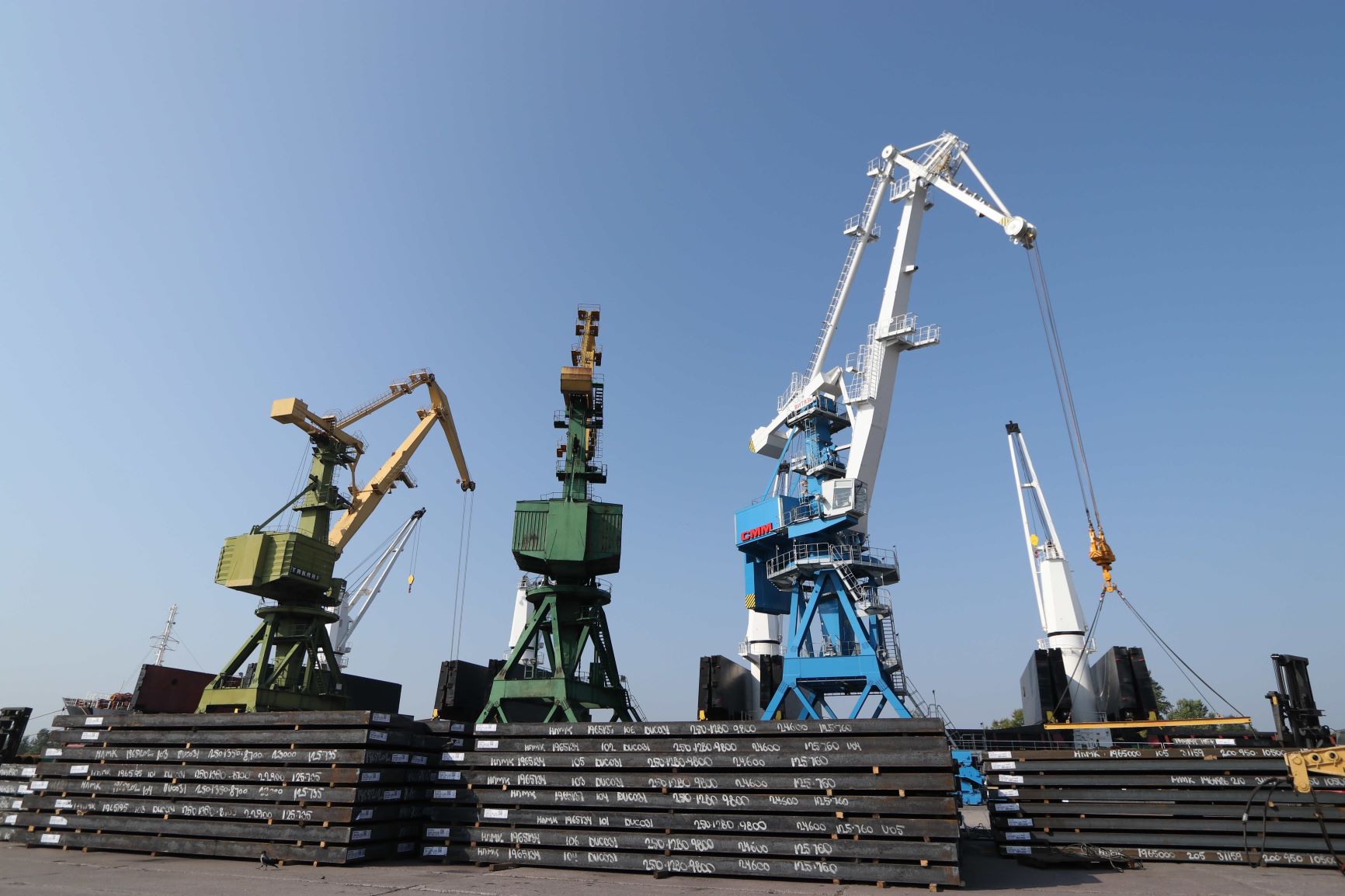 Мартовская отгрузка чёрных металлов в порту Санкт-Петербурга упала на 49 %